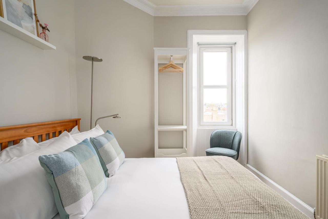 2Br New Town Castle View Apartment EDI Exterior foto